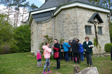 Bittprozession an der Weingartenkapelle (Foto: Karl-Franz Thiede)